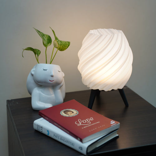 Swrilly lamp